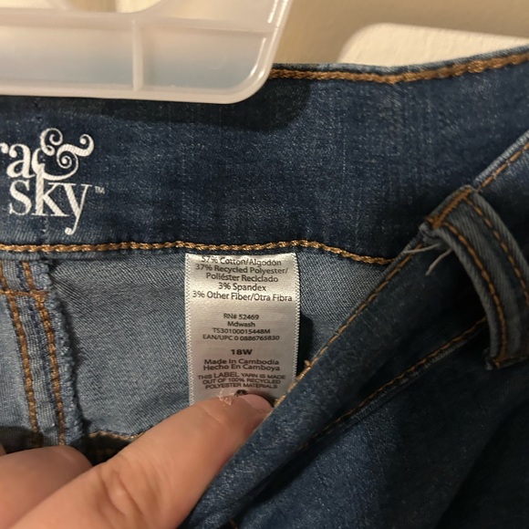 Classic Blue Women’s Jeans - Picture 5 of 9